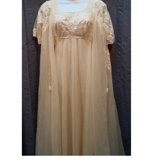 Vintage Shadowline Yellow Nylon Lace Peignoir 2 pc Nightgown & Robe